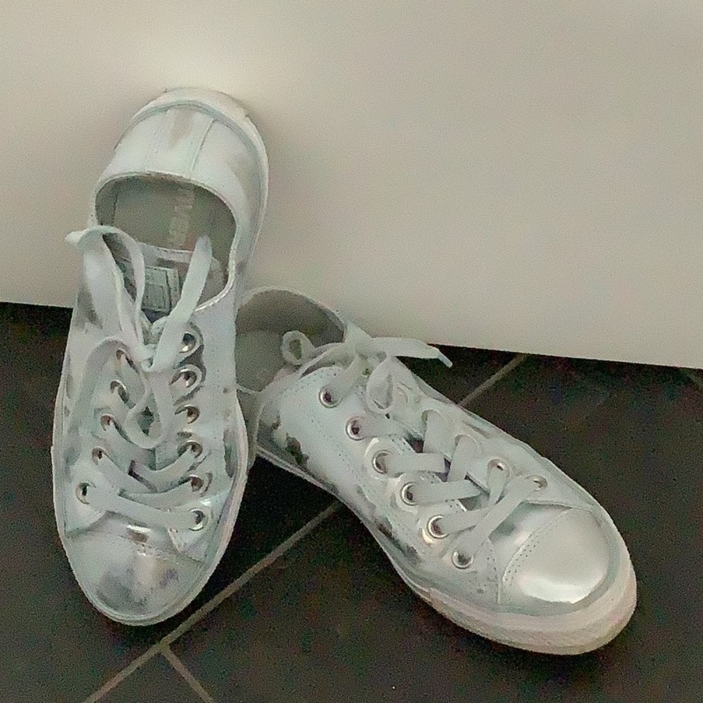 Limited edition Converse